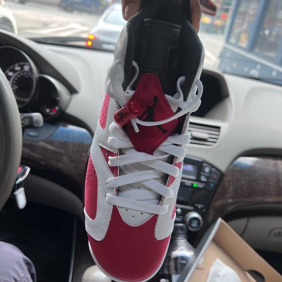 Carmines size 6 Youth